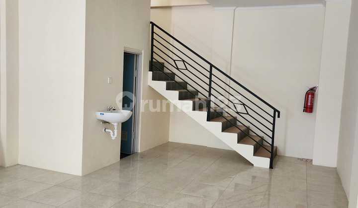 STRATEGIC 3-Storey Shop House in Bustling Taman Griya Jimbaran Bali Ready for Business