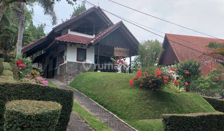 Villa Grand Trawas Mojokerto 2 Lantai 685m2 Bangunan Terawat Taman Cantik Funished Murah 1.6m Nego 1