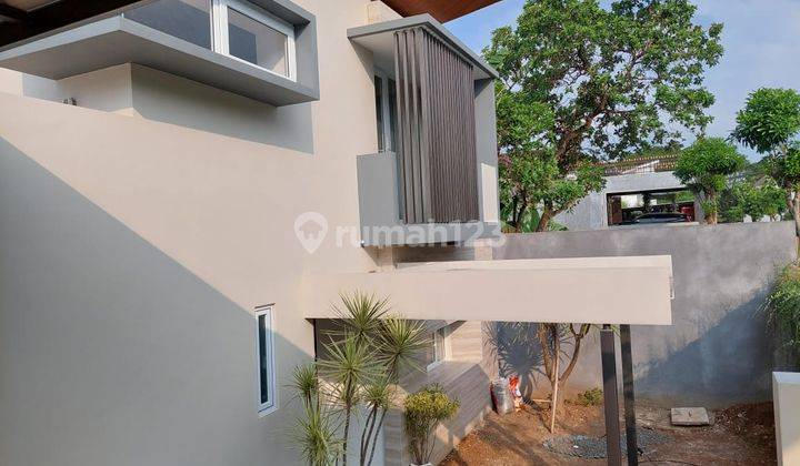 View Sawah Pepohonan Hijau Rumah Villa 2 Lantai Taman Dayu Pandaan Furnished Interior Cozy Bikin Betah 2