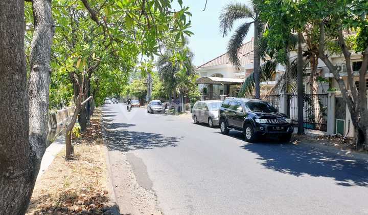 Behind East Java Regional Police, Central Park House, Ahmad Yani, Surabaya, SHM 314m2, Can Be Used for Office 1