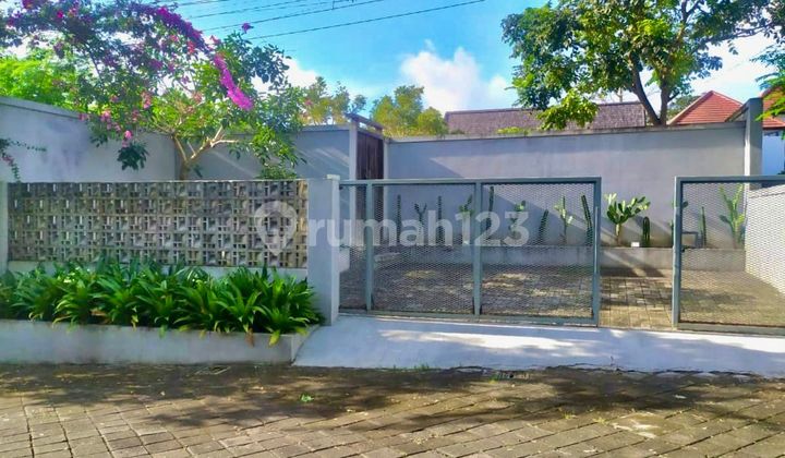 FREEHOLD FULLY FURNISHED Tropical Villa Taman Kebo Iwa Nusa Dua Bali 3.1Are 1BR Very Spacious Garden 2