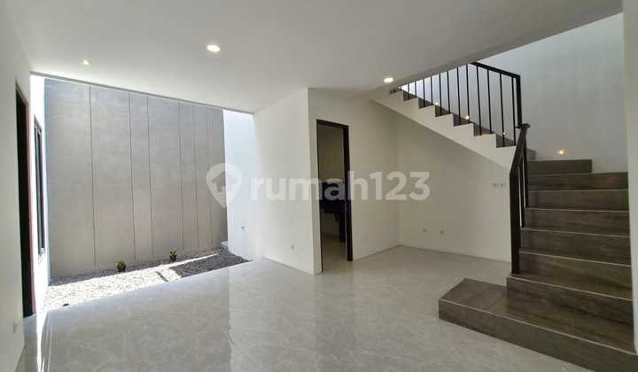 Premium Spec Pandugo Rungkut House - Quality Materials 2