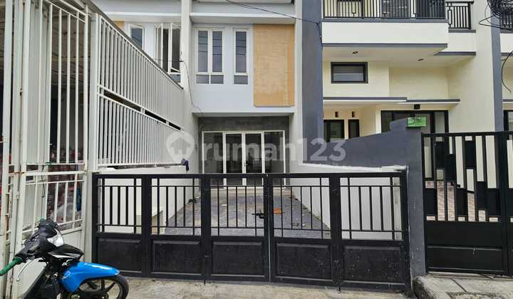 SUITABLE FOR BUSINESS. New Fresh 2-Story Tambak Medokan Rungkut Surabaya House, Main Road Densely Populated Area, Rp 800 Million, Freehold Title. SUITABLE FOR BUSINESS. New Fresh 2-Story Tambak Medokan Rungkut Surabaya House, Main Road Densely Populated Area, Rp 800 Million, Freehold Title.