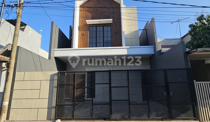 Rumah Ideal untuk Keluarga Besar di Rungkut Asri Ruang Banyak, Nyaman, dan Lingkungan Tertata.