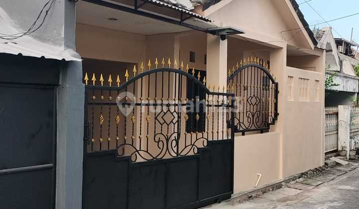 NEWLY RENOVATED For Rent Bronggalan Rice Field House Tambaksari Surabaya 7x15 Ready 2 Bedrooms Move-In Ready