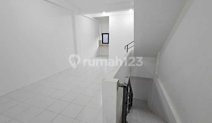 BARU GRESS READY 3 UNIT JEJER Ruko Rungkut Surabaya Timur 5x30 3Lantai Parkir Luas Cocok Utk Klinik, Kantor Dll