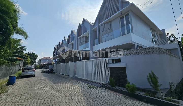 Family Dream Manyar Tirtoyoso Surabaya House 2 Floors Brand New 4+1 Bedrooms SHM Only 2m 2