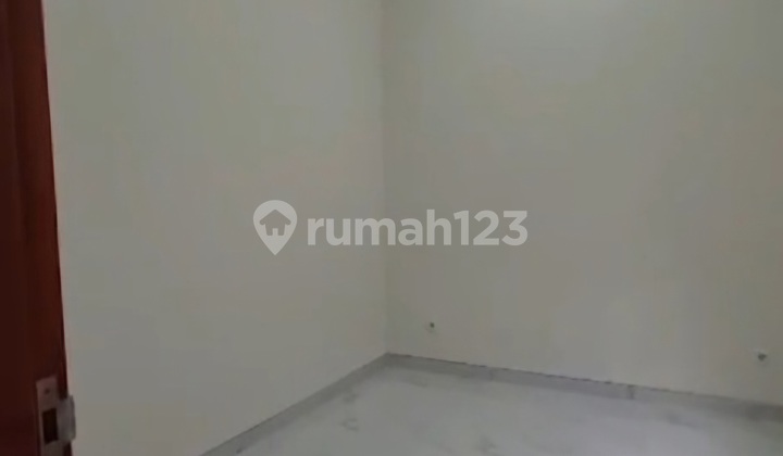 Ideal House for Large Families in Rungkut Asri, Spacious, Comfortable, and Well-Organized Environment. 2
