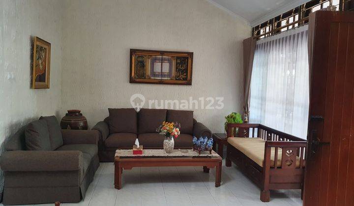 Rumah 2 Lantai Bagus Semi Furnished Lingkungan Asri di Cempaka Putih Jakarta Pusat