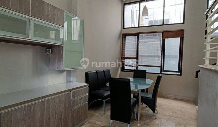 Disewakan Rumah 3 Lantai Sudirman Townhouse Baru Renov Siap Huni 2