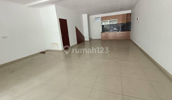 Disewakan Rumah Siap Huni 2 Lantai Holis Regency Kotamadya  1
