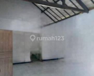 Dijual rumah besar sumedang
TENGAH KOTA BUAT TEMPAT TINGGAL ATAU VILLA GARASI SANGAT LUAS MASUK 3 MOBIL 2