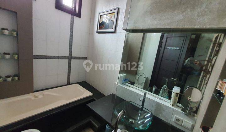 Jual Rumah tengah kota jalan Riau Bandung 2 Lantai jarang ada 2