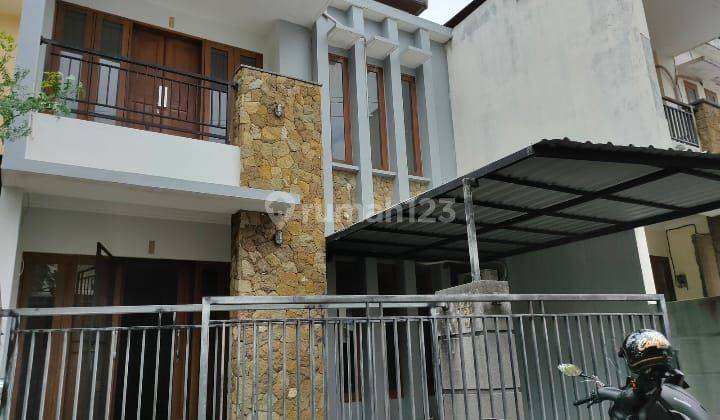 Disewakan rumah baru direnovasi one gate system,di Gatot subroto 2
