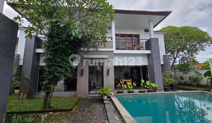 Disewakan Villa 2 Lantai Cocok untuk Keluarga Besar Disewakan Villa 2 Lantai Cocok untuk Keluarga Besar