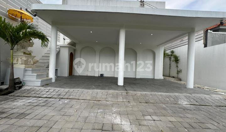 FOR RENT BEAUTIFUL VILLA IN CANGGU 2