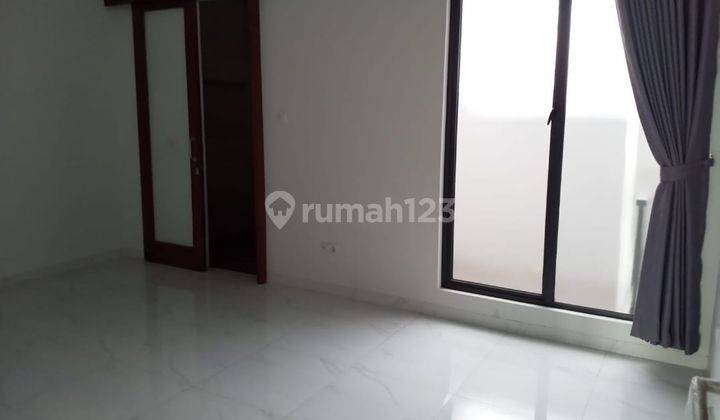 Dijual Rumah Baru 2 Lantai Stok Terbatas di Batununggal Indah 2