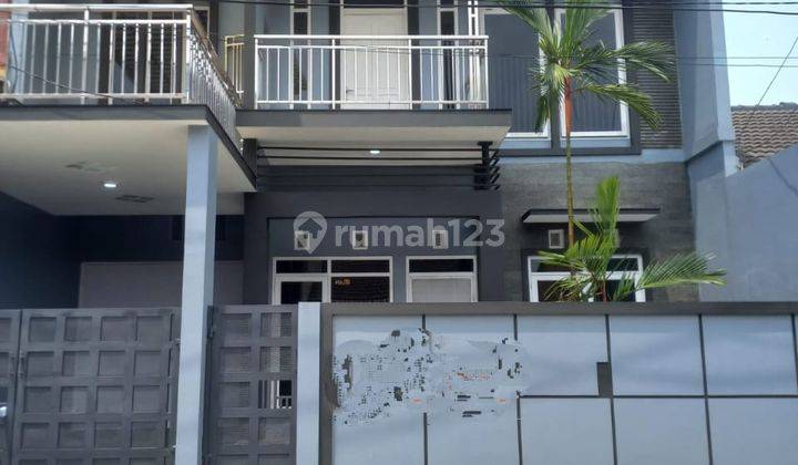 Dijual Rumah 2 Lantai Lux Terawat Siap Huni di Taman Kopo Indah 2 1