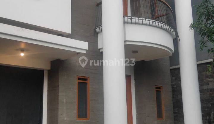 Sewa Rumah Mewah Semi Furnished Batununggal 1