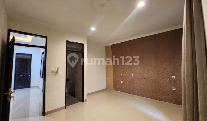 Sewa Rumah Prastista Taman Sakura  2