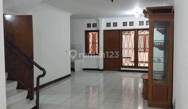 Disewakan Rumah 2 Lantai Terawat Siap Huni di Setra Duta Hegar 1