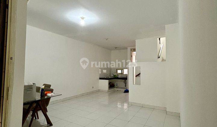 Disewakan Rumah 2 Lantai Cantik Hoki di Istana Sudirman Regency 1