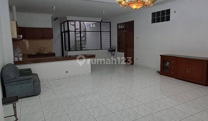 Dijual Rumah 2 Lantai Terawat Siap Huni di Taman Holis Indah 1