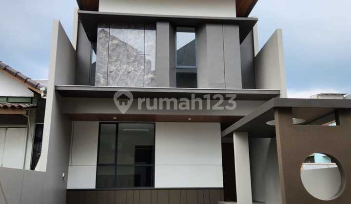 For Sale: Awesome Cozy 2-Story House at Setraduta Dgrande Corner.