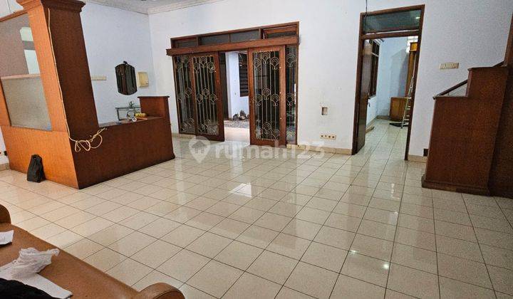 Disewakan Rumah 3 Lantai Bisa Untuk Kantor di Batununggal 1