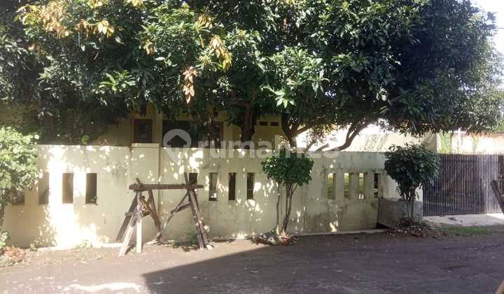 Rumah Komplek.suasana Asri.tanah Luas SHM