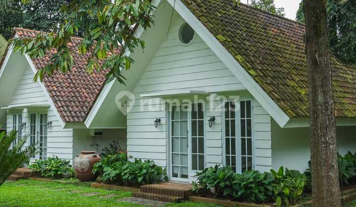 Villa for Sale with a Serene Atmosphere in the Villa El Hoppo Venue Area, Bogor (El)