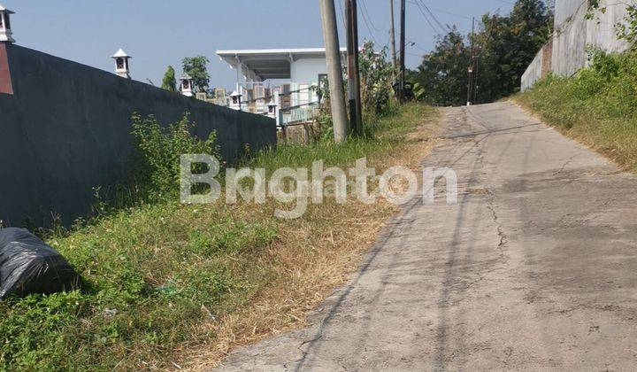 BANGUNAN GEDUNG/ RUMAH NEMPEL DI BELAKANG CTRA GRAND TEMBALANG 2