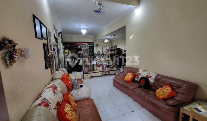 For Sale, House Needs Minimal Renovation Semi Furnished SHM Citra Garden, West Jakarta