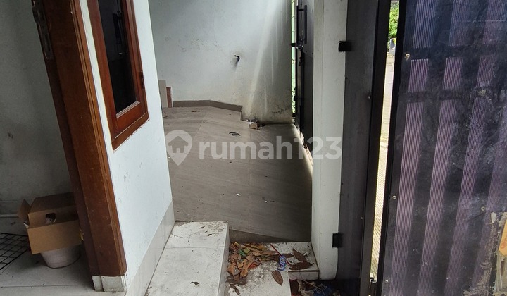 House for Sale, Eligible for Mortgage, 3 Floors, Move-in Ready, West Jakarta. 2