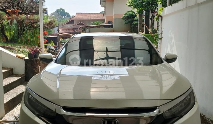 Classic House in Parahyangan Villa House Gegerkalong Bandung 2