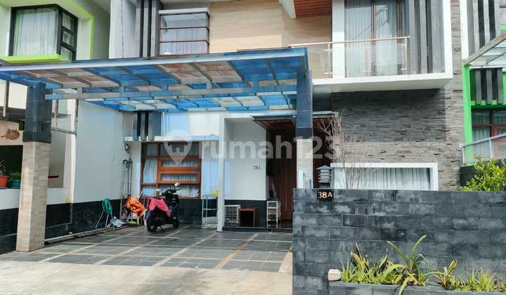 Rumah Minimalis Siap Huni 2 Lantai Dekat Kampus Upi Geger Kalong Bandung