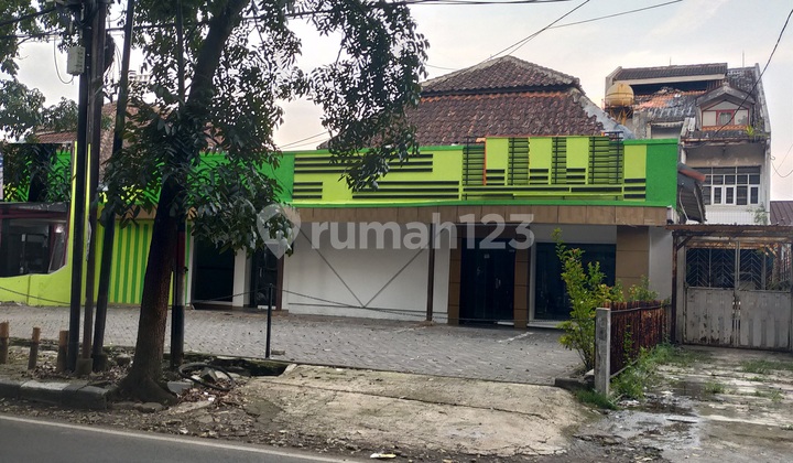 Ready-to-Use Business Space in Strategic Location at Sayap Riau, Bandung