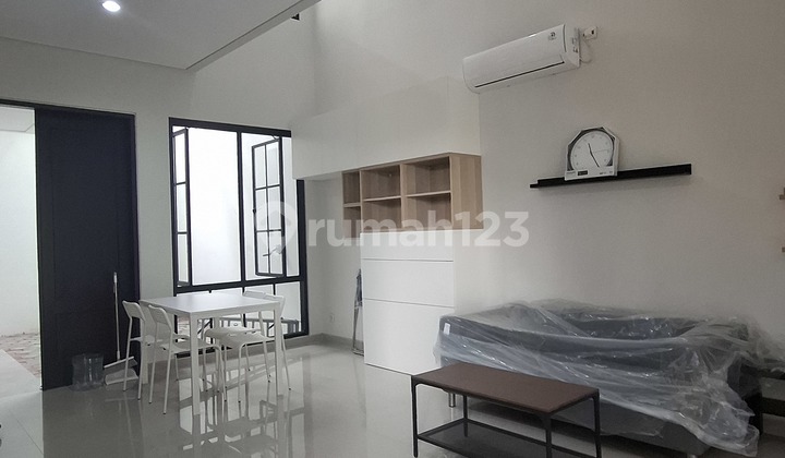 Dijual Rumah Baru Dian Istana White House With Attic Full Furnish 2