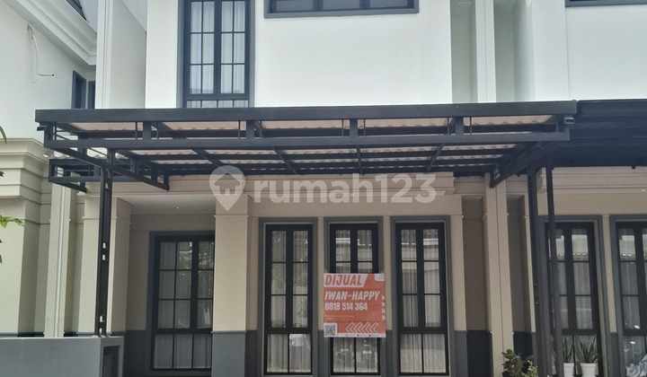 For Rent White House With Attic Dian Istana West Surabaya