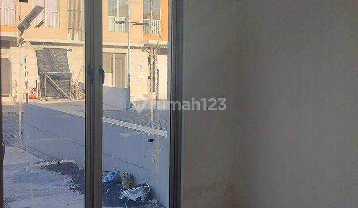 Rumah 2 Lantai, 3+1 Kamar, Dekat Club House 2