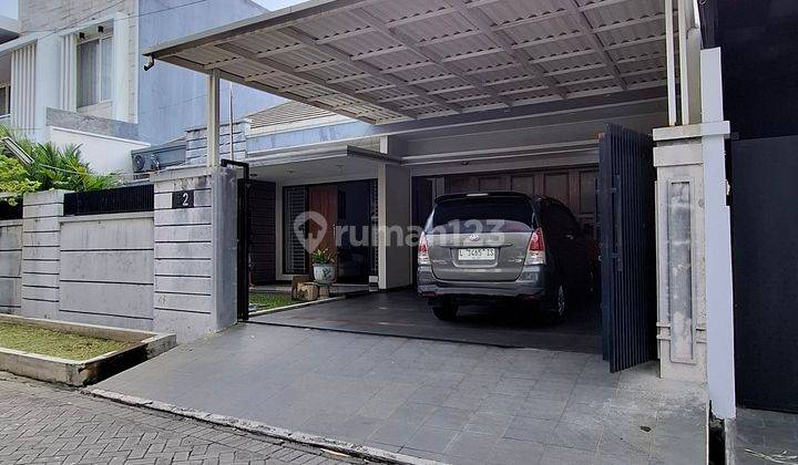 Rumah Mewah Pusat Kota Dengan Taman Pribadi, Garasi Muat 4 Mobil. Luas Tanah 650m2. 1