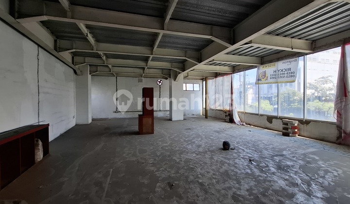 For Rent: 3-Story Downtown Shop House, Suitable for Showroom 2