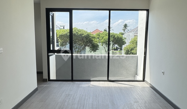 Rumah Baru Gress 2 Lantai Desain Modern Minimalis