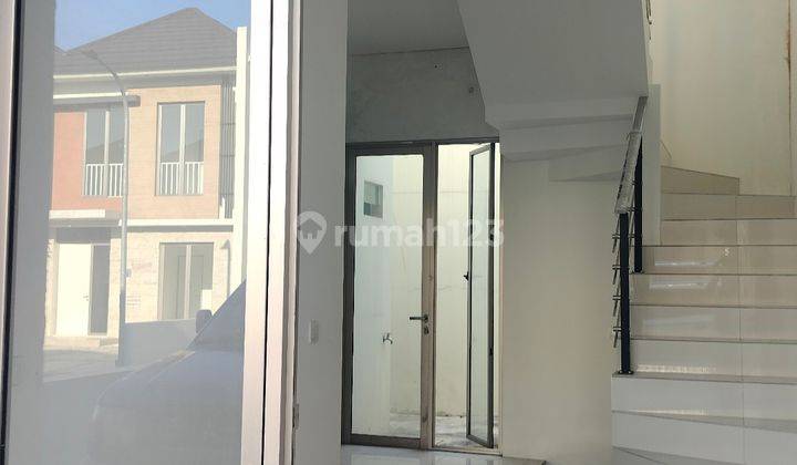 Rumah 2 Lantai, 3+1 Kamar, Dekat Club House 1