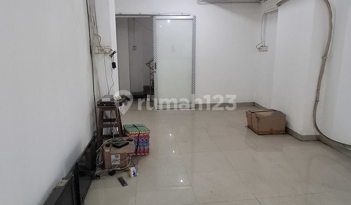 For Rent / For Sale Kedungdoro Strategic Shop House 0 Main Road 2