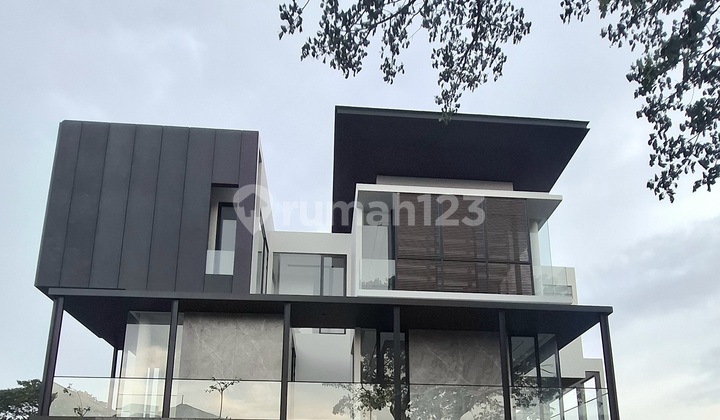 MODERN DESAINER HOUSE EXQUISITE TOUCH AT CITRALAND SURABAYA MODERN DESAINER HOUSE EXQUISITE TOUCH AT CITRALAND SURABAYA