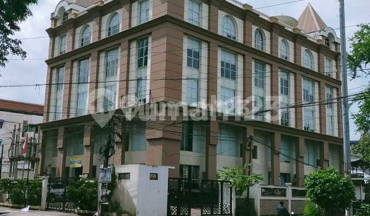 Business Space with Strategic Location in Grogol Petamburan, West Jakarta