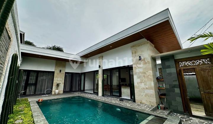 Villa with Full Facilities and Strategic Location in Padonan Villa with Full Facilities and Strategic Location in Padonan