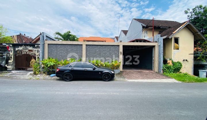 Large 6-Bedroom House With Strategic Premium Swimming Pool Seminyak