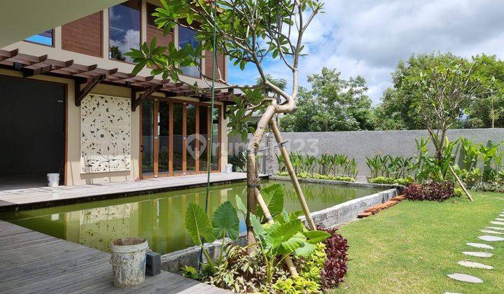 Villa dua lantai dengan lokasi strategis  1